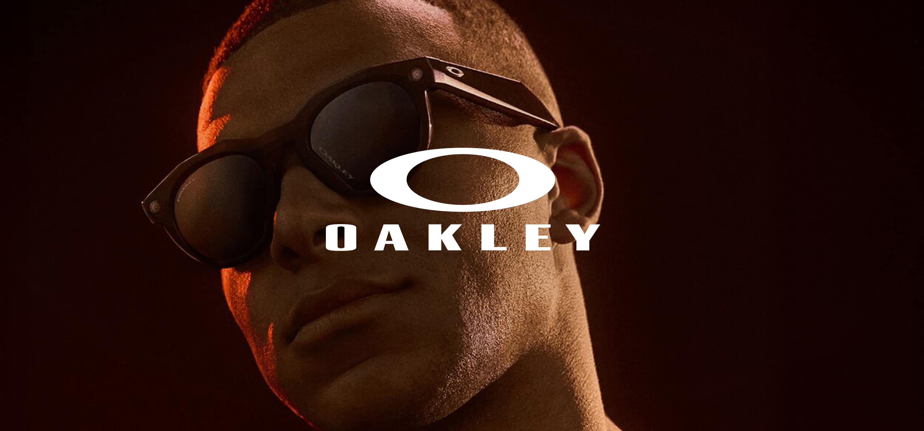 Person mit Oakley Meta Brille und Oakley Logo