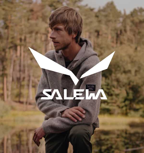 Mann in Natur und Salewa Logo