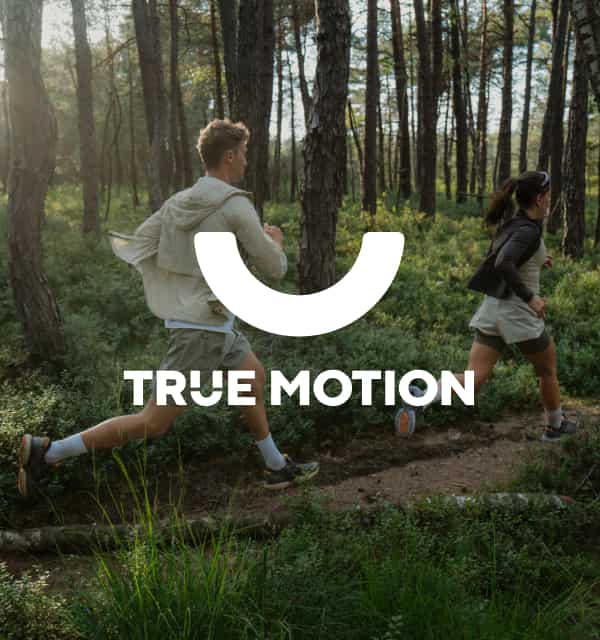 2 Läufer*innen und True Motion Logo