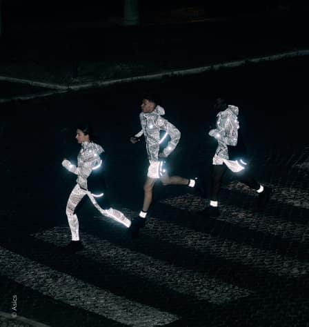 Läufer*innen mit reflektierender Kleidung